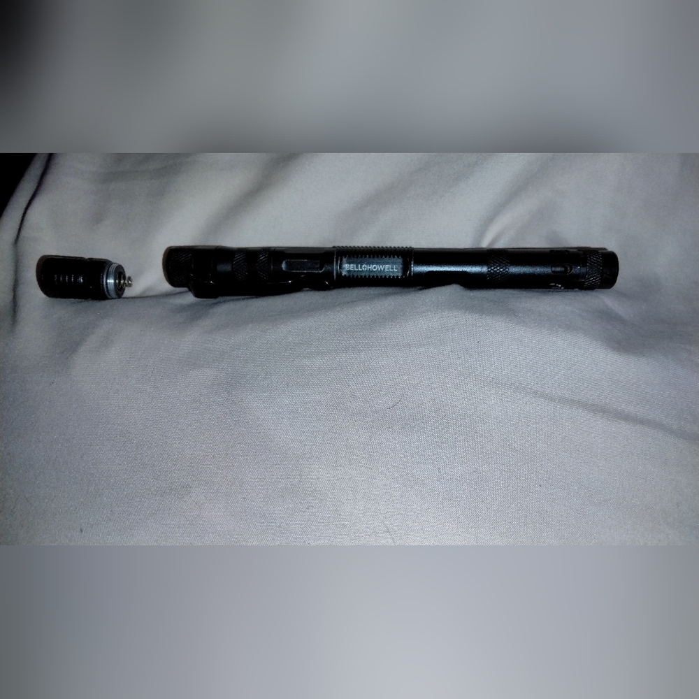 Bell & Howell tactical flashlight - Picture 8 of 9